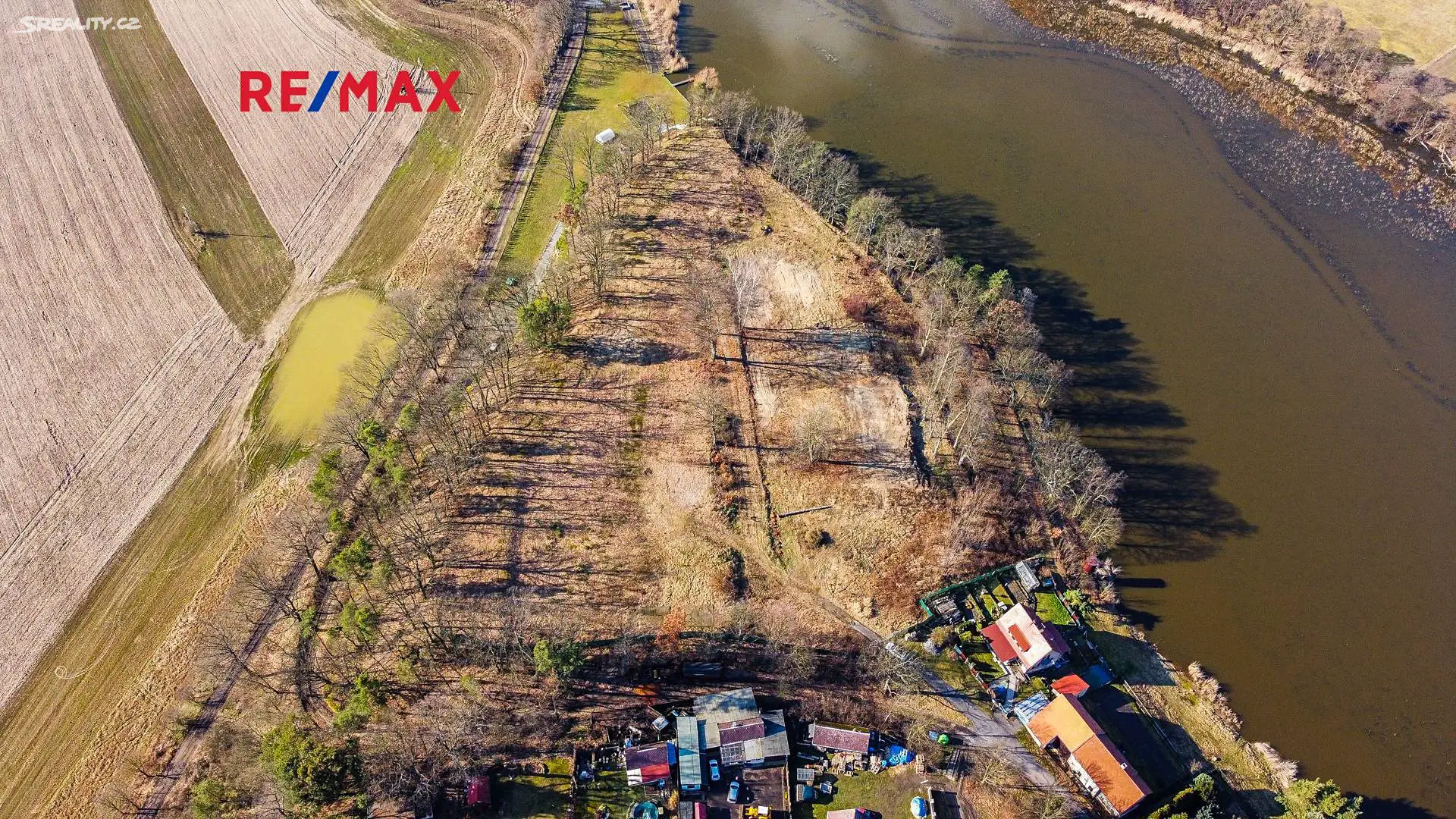 Prodej  stavebního pozemku 1 900 m², Holany, okres Česká Lípa
