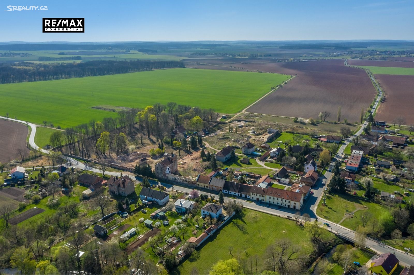 Prodej  stavebního pozemku 17 341 m², Chomutice - Obora, okres Jičín
