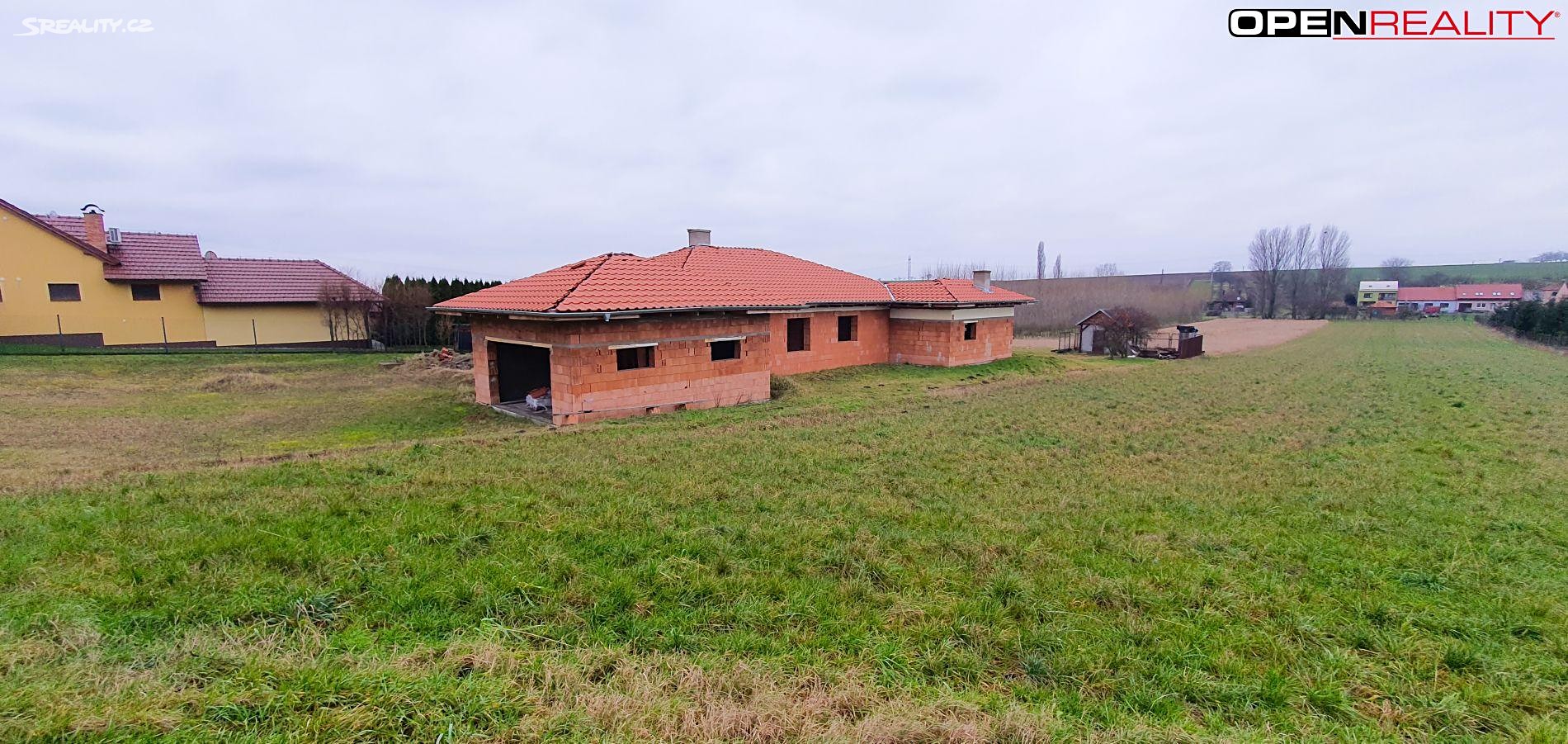 Prodej  rodinného domu 330 m², pozemek 2 361 m², Moravany, okres Hodonín