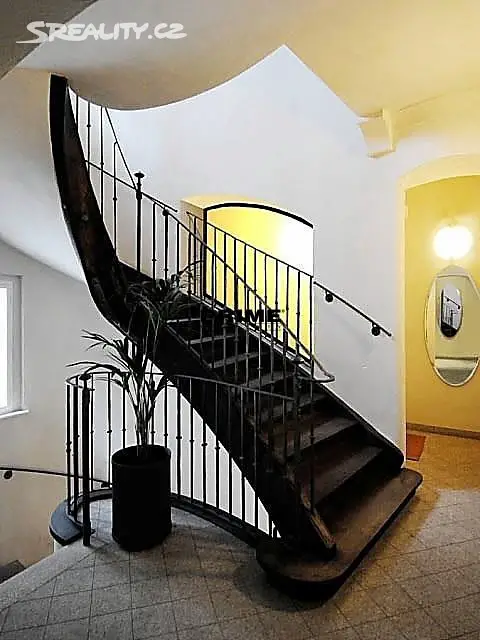 Pronájem bytu 3+1 73 m², Hroznová, Praha 1 - Malá Strana