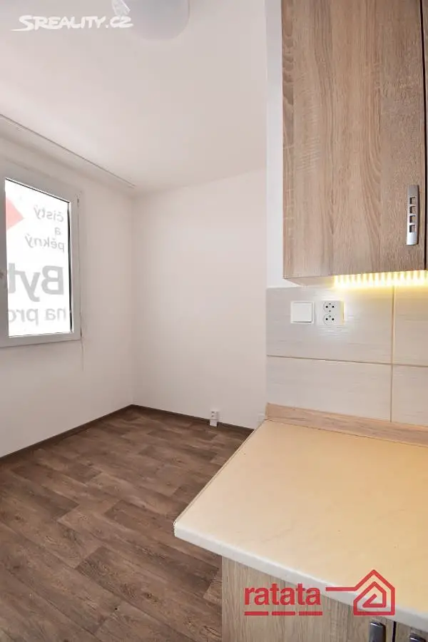 Pronájem bytu 2+1 60 m², Dřínovská, Chomutov