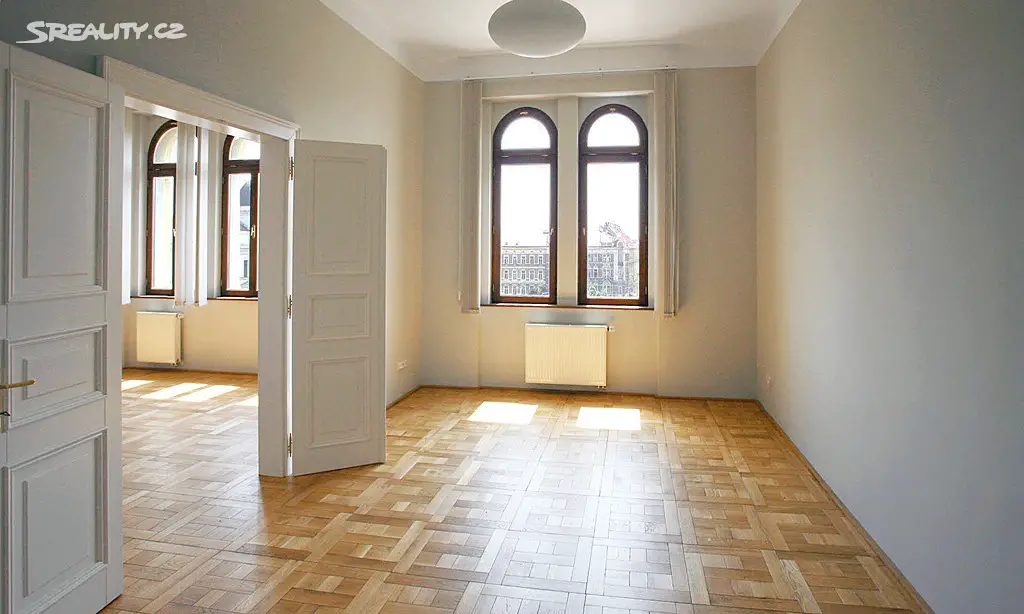 Pronájem bytu 4+1 150 m², náměstí Kinských, Praha 5