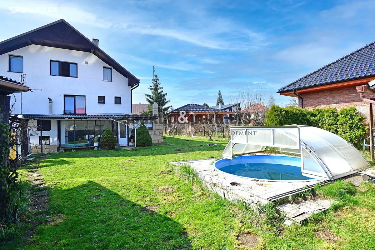 Prodej  rodinného domu 220 m², pozemek 842 m², Lišická, Praha 9 - Újezd nad Lesy