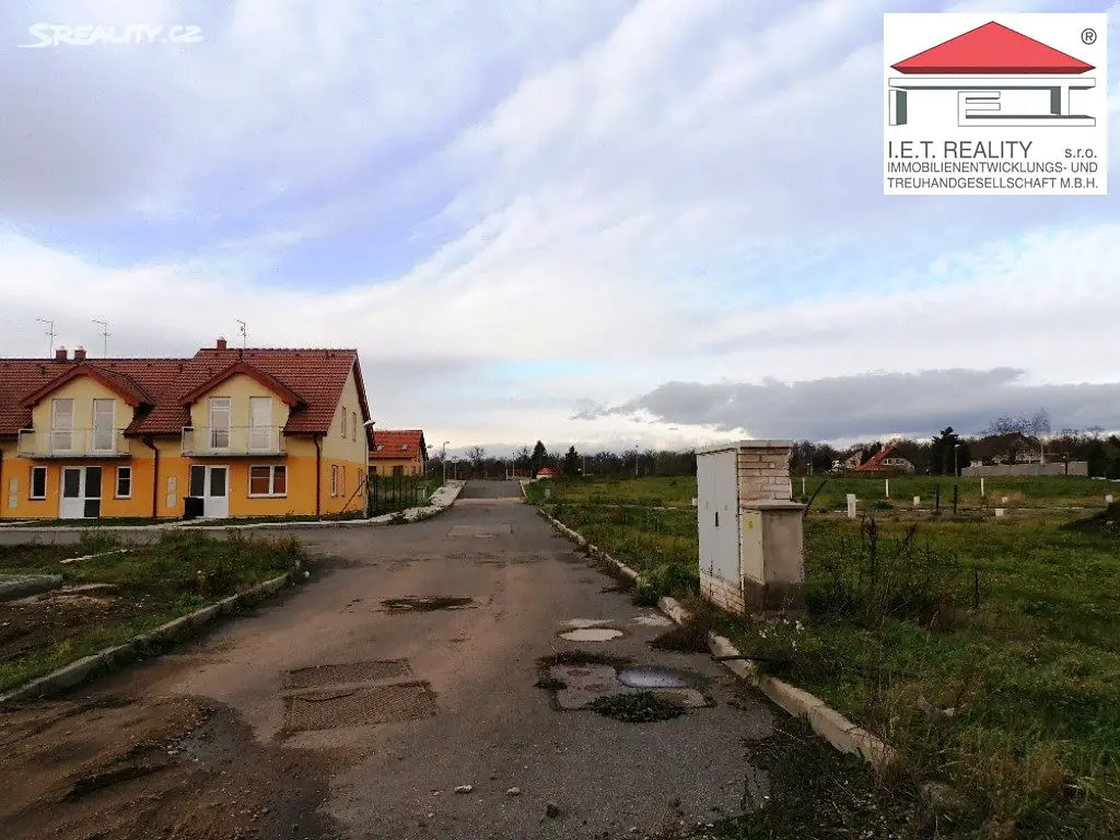 Prodej  stavebního pozemku 3 500 m², Veltrusy, okres Mělník