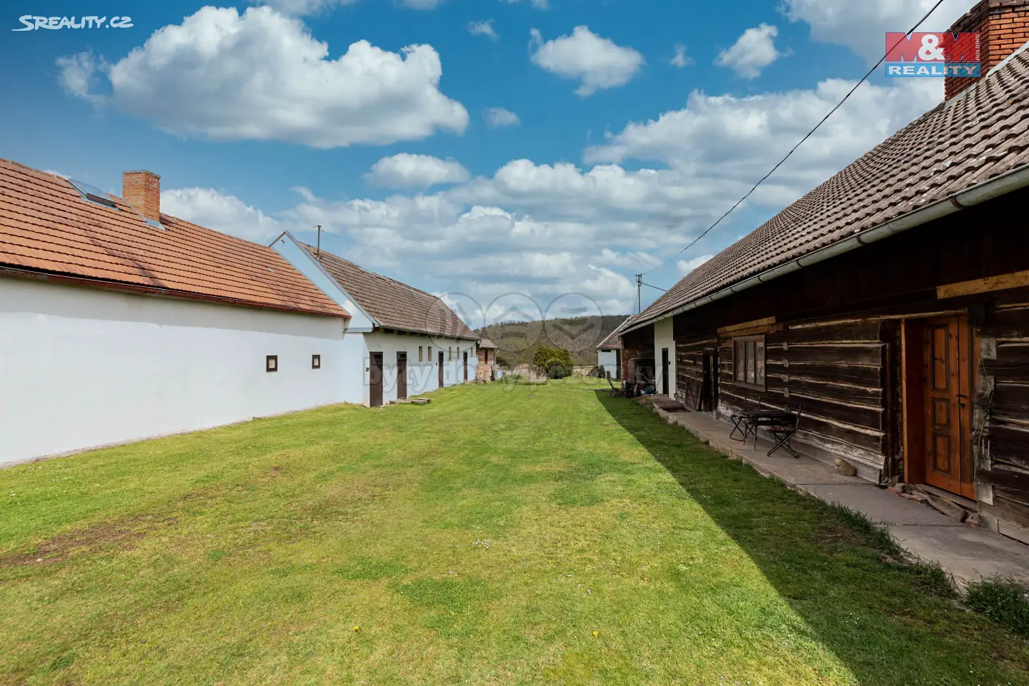 Prodej  zemědělské usedlosti 300 m², pozemek 103 619 m², Hradiště, okres Rokycany