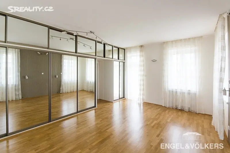 Prodej  vily 538 m², pozemek 890 m², Praha 6 - Dejvice