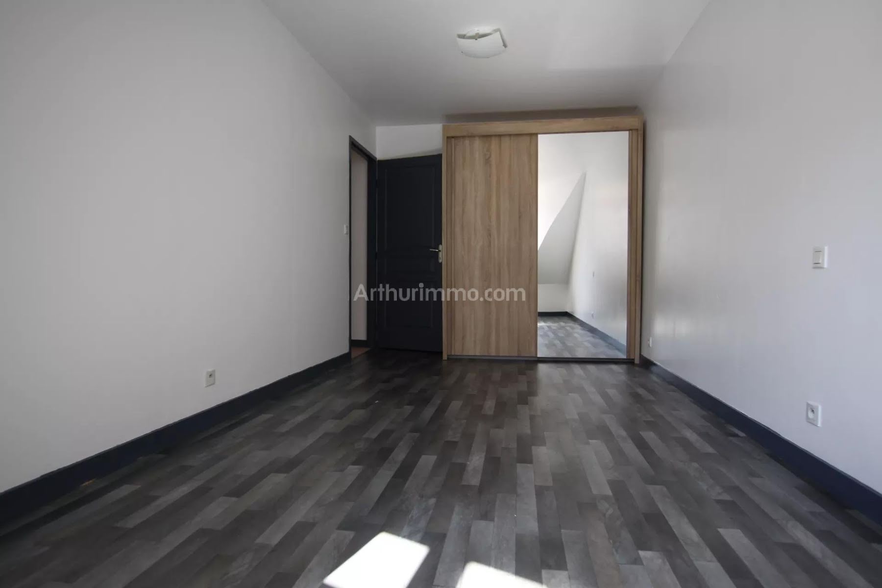 Location appartement 4 pièces 77 m2