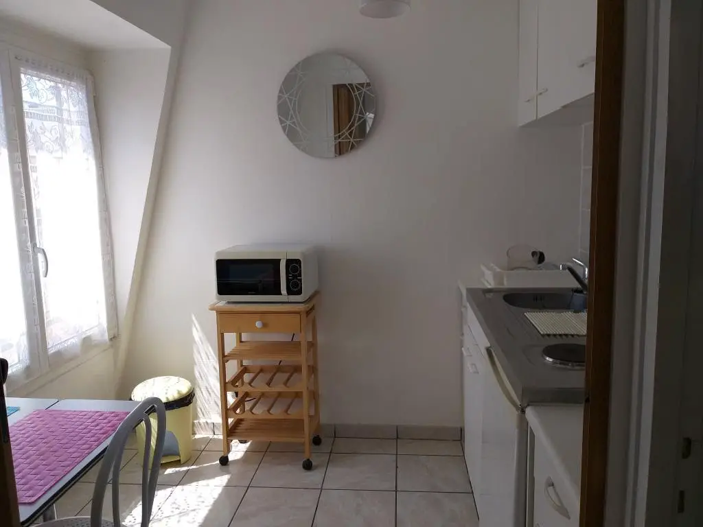 Location studio meublé 24 m2