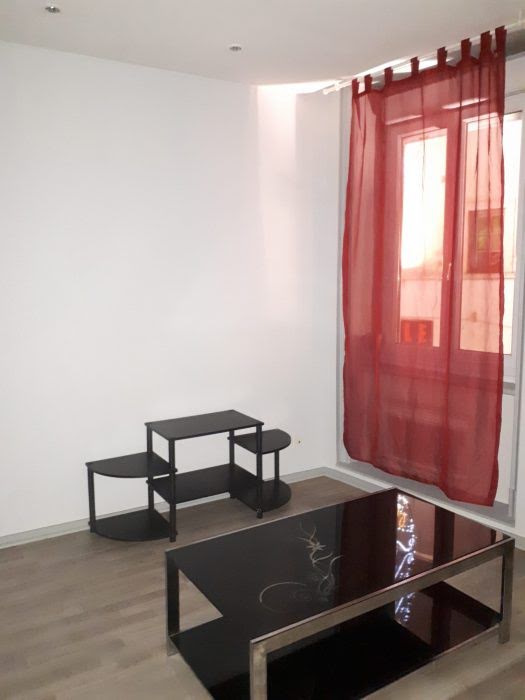 Location studio meublé 28 m2