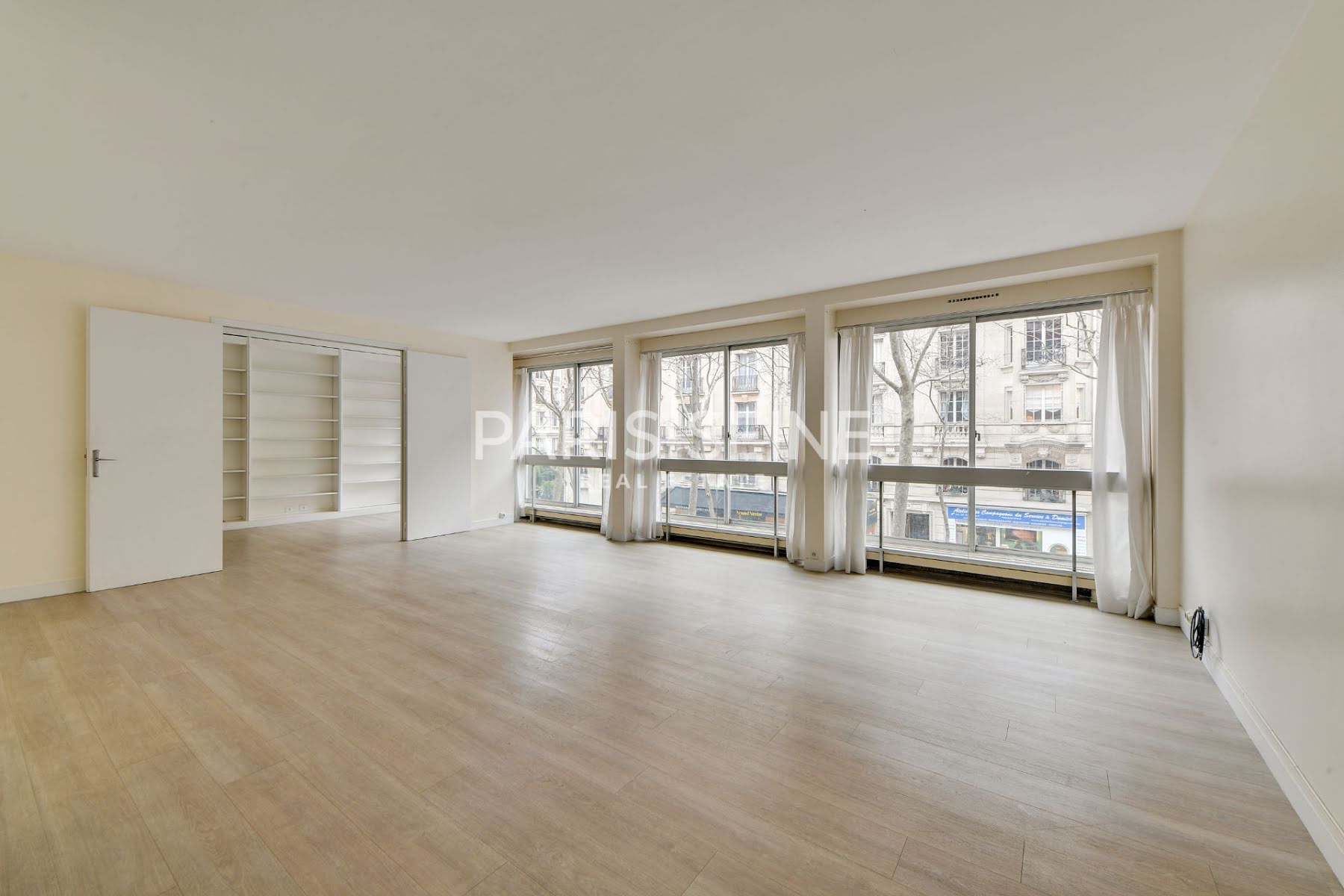 Location appartement 5 pièces 135,88 m2