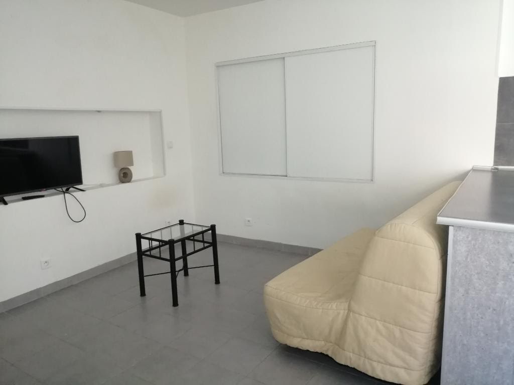 Location studio meublé 29 m2