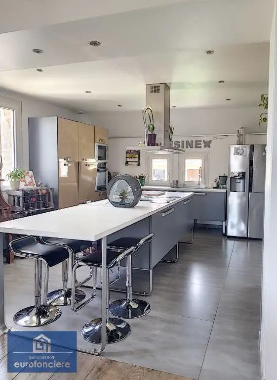 Vente maison 6 pièces 166 m2