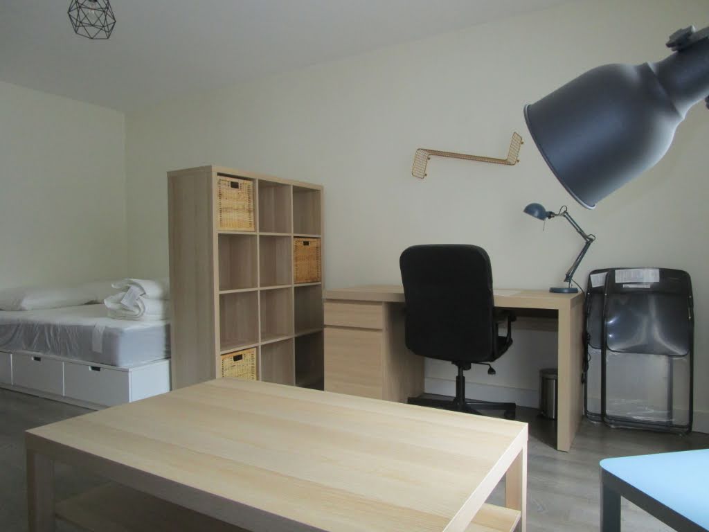Location studio meublé 24 m2