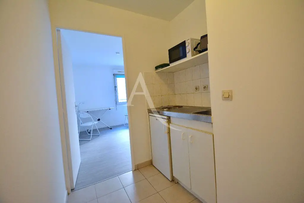 Location studio meublé 17,9 m2