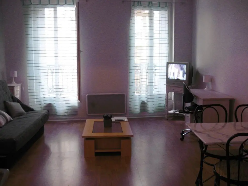 Location studio meublé 31 m2
