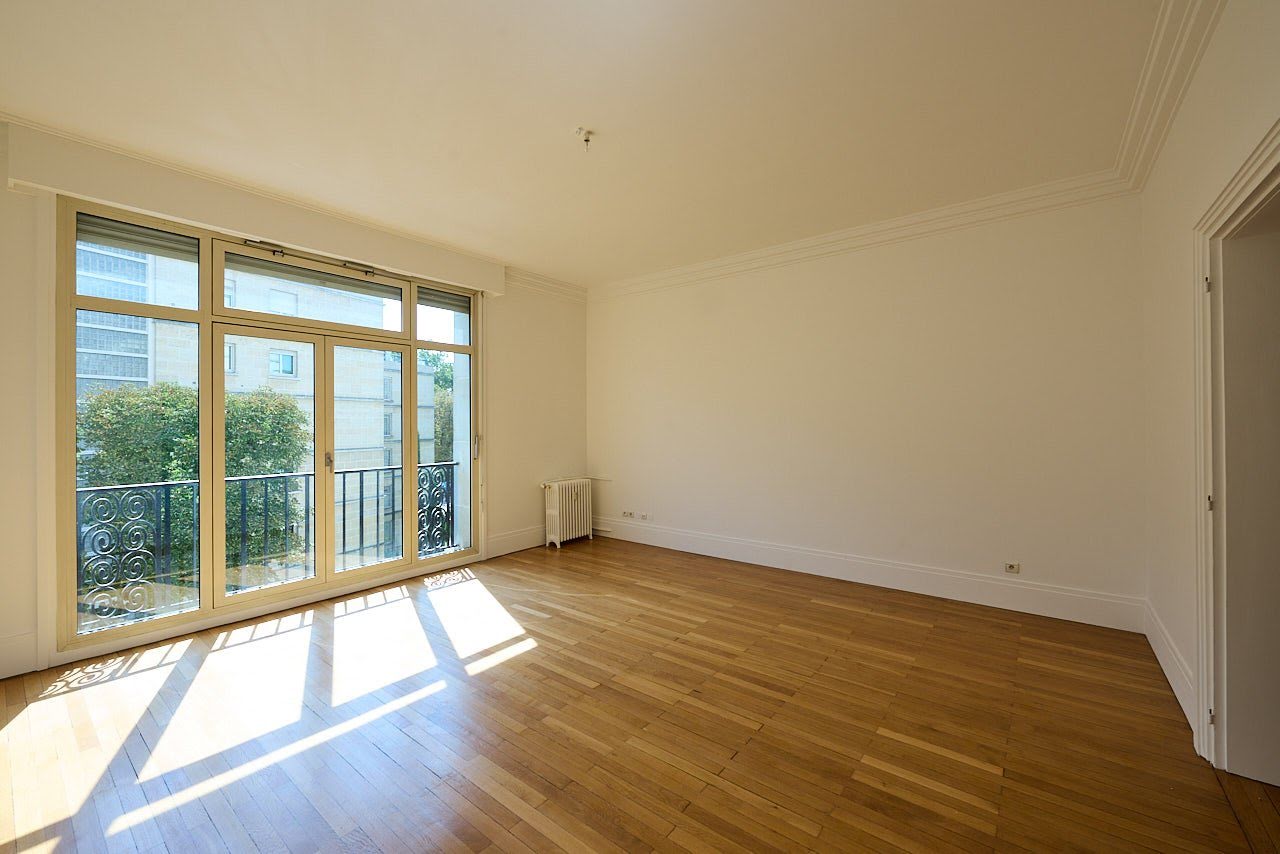 Location appartement 4 pièces 121 m2