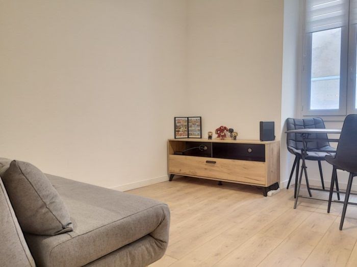 Location studio meublé 23 m2