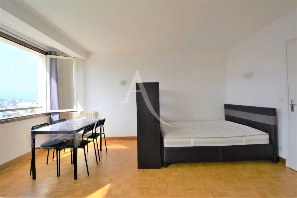 Location studio meublé 32,5 m2