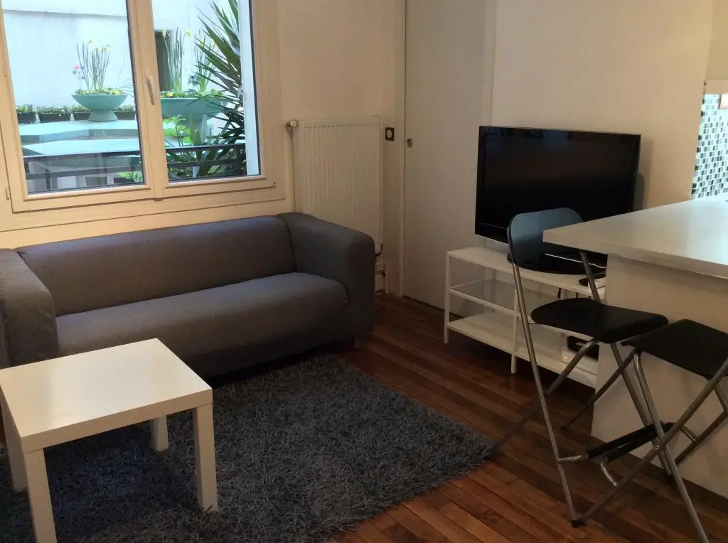 Location studio meublé 24 m2