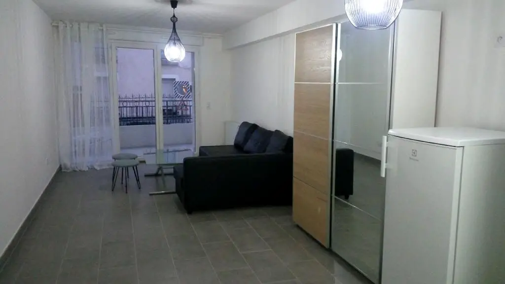 Location studio meublé 42 m2