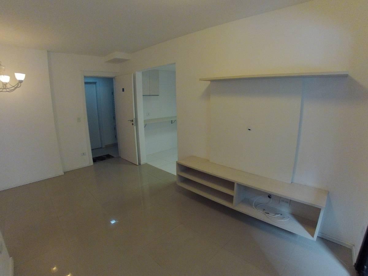 O apartamento possui 49m² de área privativa, sala, varanda, 1 quarto, 1 banheiro---