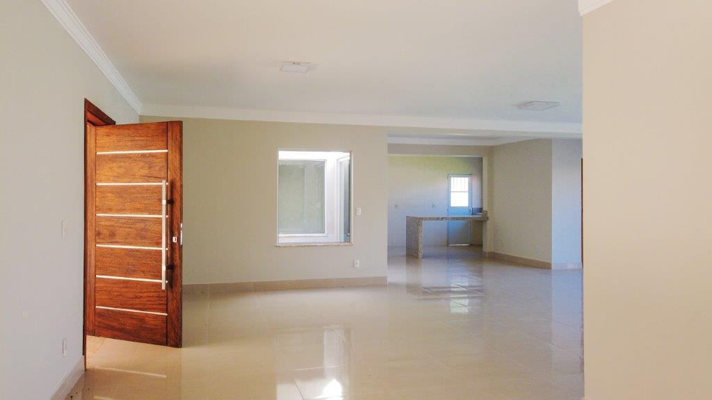 Casa à venda no Condomínio Zuleika Jabour em Salto, com 450 m² de área construíd---