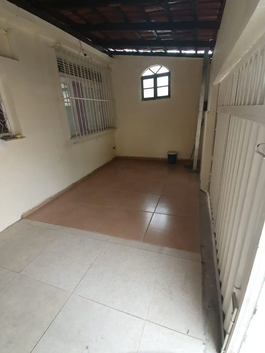 A casa está localizado no bairro Madureira tem 60 metros quadrados com 1 quarto ---