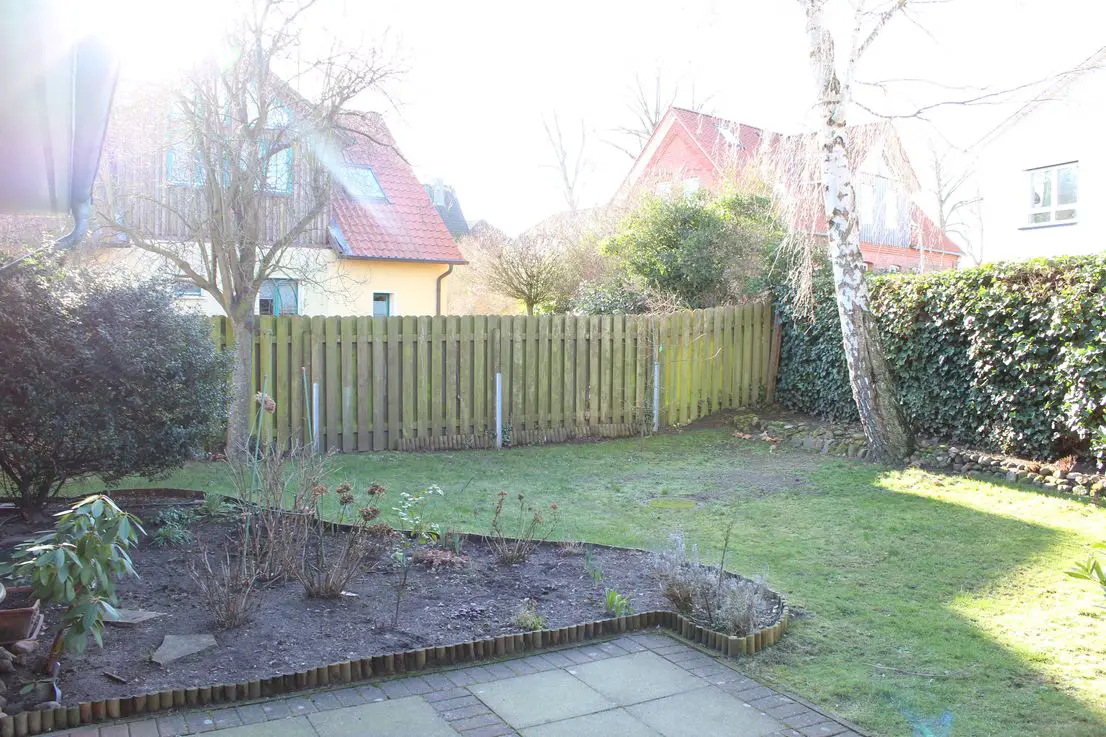 Blick in den Garten -- KAPITALANLAGE! Gepflegte Eigentumswohnung in Lüneburg