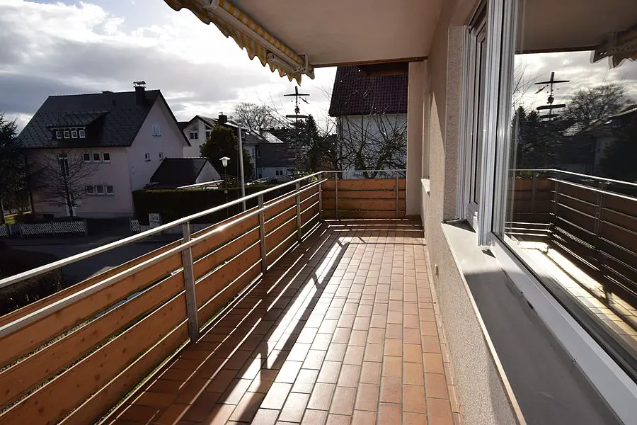 Balkon  -- Gepflegte 3-Zimmer-Wohnung in der Berger-Höhe mit großem Balkon