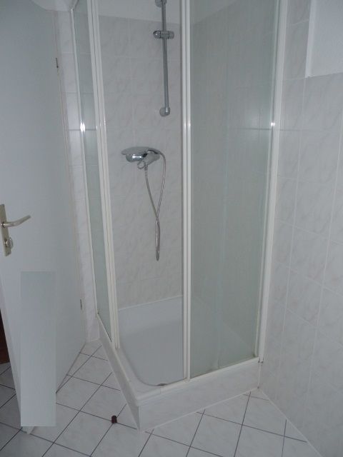 Duschbereich -- Bardowick: Großzügige 2-Zimmer-Wohnung