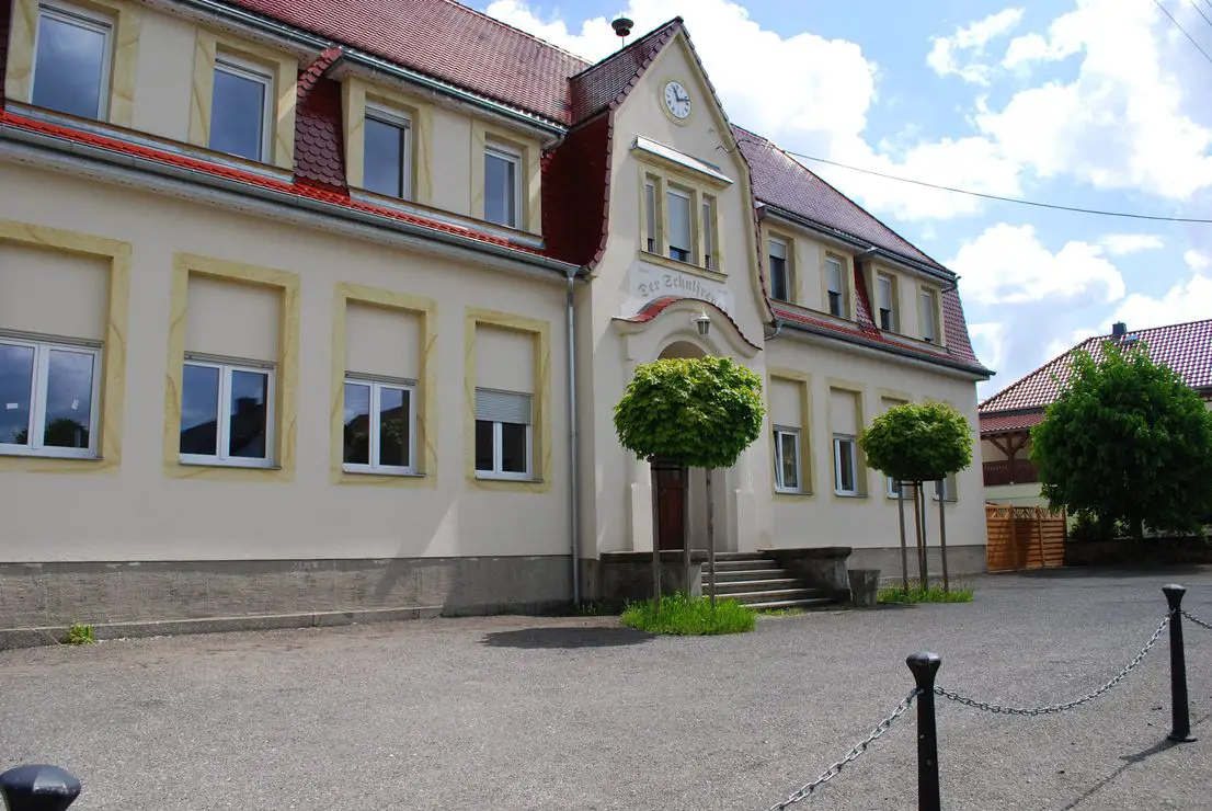 DSC_0143 -- 3-Raum-Wohnung in denkmalgeschützter ehemaliger Schule in Folbern