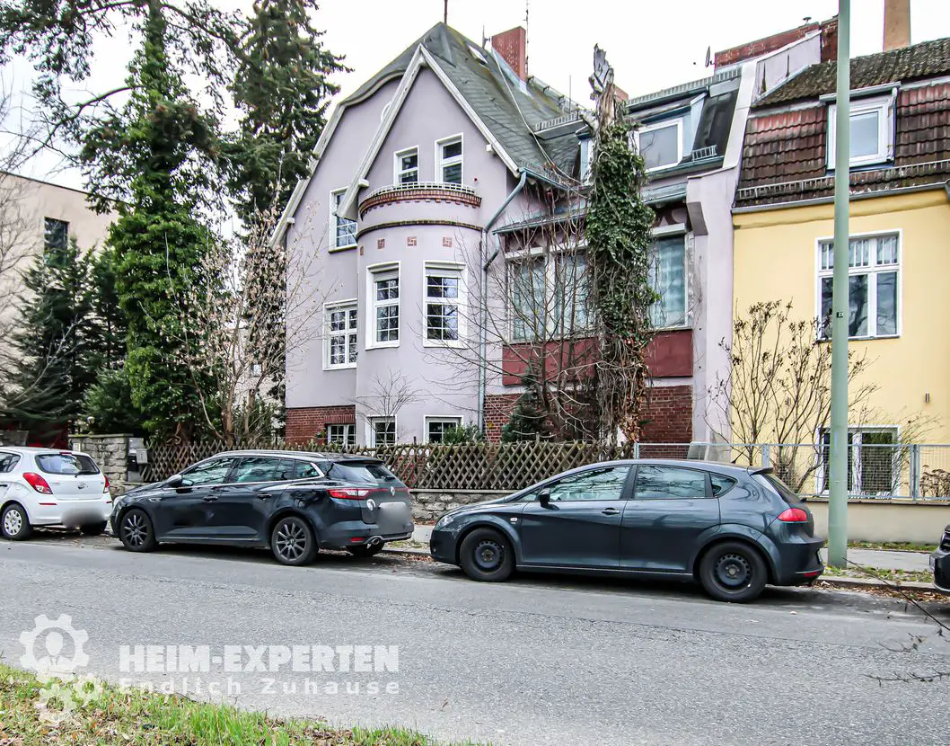 Hausansicht -- Mehrfamilienhaus mit Ausbaureserve in Heinersdorf / Wohnfläche von 485m² möglich
