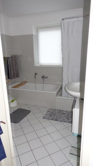 Badezimmer -- helle, freundliche Maisonette-Wohnung