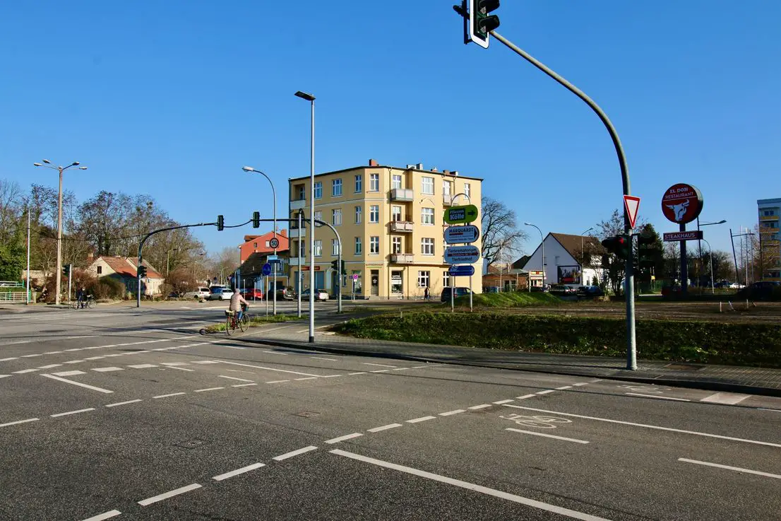 Ruhlsdorferplatz -- Baugrundstück in zentraler Lage von Teltow