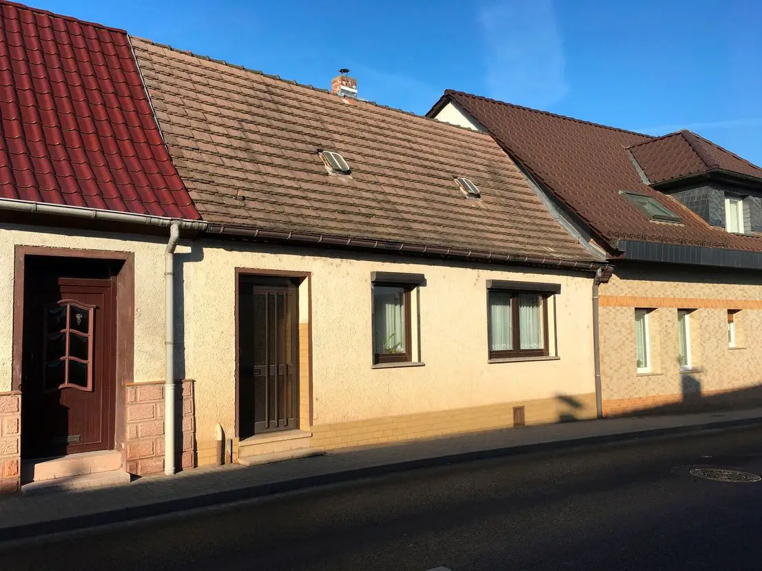 Front -- Ein-/Zweifamilienhaus in Nienburg