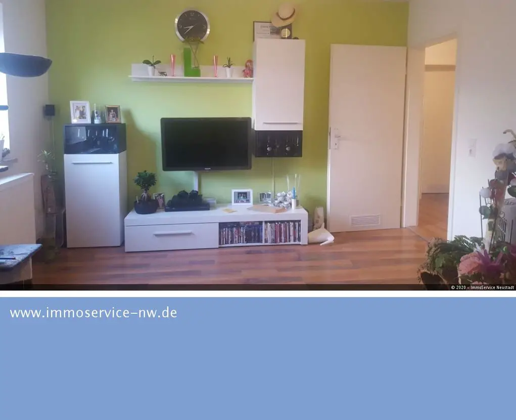 Wohnzimmer -- Schön 2 ZKB Wohnung in einem ruhigem 6 Familien Haus in Edenkoben an Berufstätige zu vermieten!