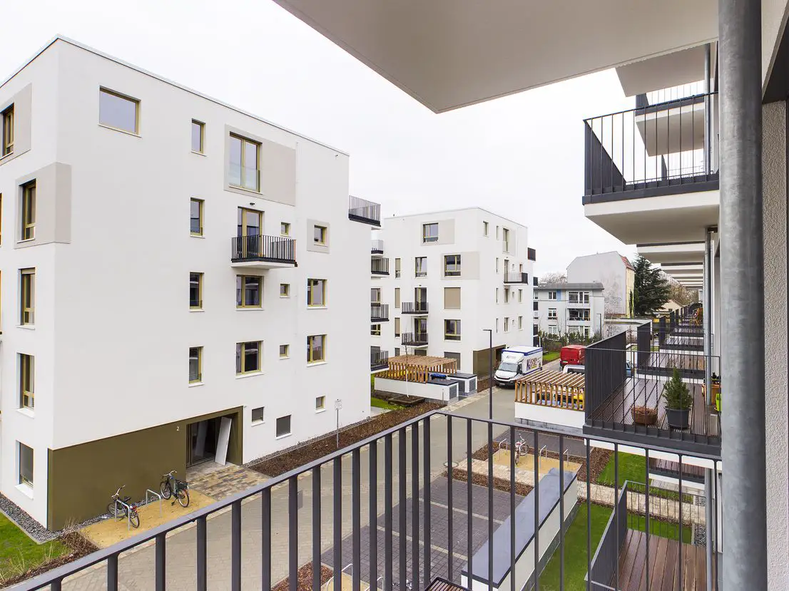 Balkon -- Brandneue voll möbliert 2-Zimmer-Wohnung mit EBK und Balkon in Lichtenhain