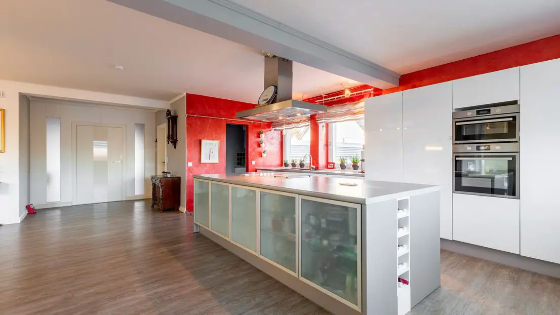 EG Küche  -- Lichtdurchflutetes, modernes Einfamilienhaus mit Einliegerwohnung in familienfreundlicher Lage