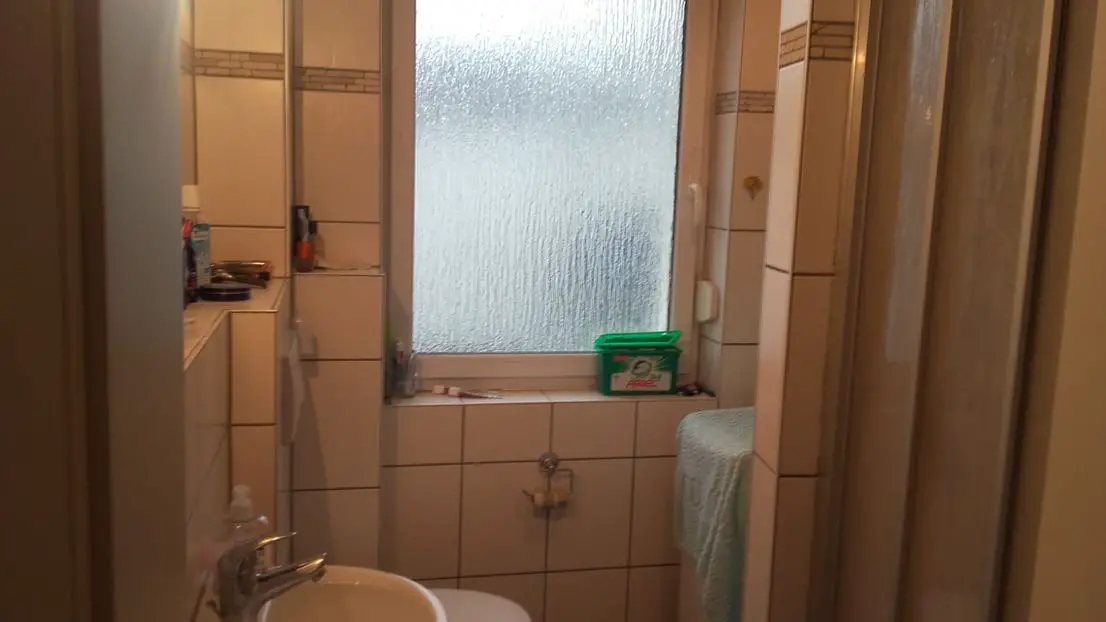 Badezimmer -- Kleine 2-Zimmer Wohnung mit Balkon und EBK in Lahnstein