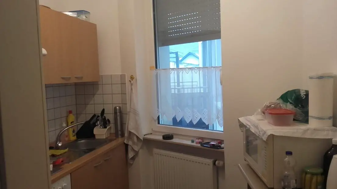 Küche -- Kleine 2-Zimmer Wohnung mit Balkon und EBK in Lahnstein