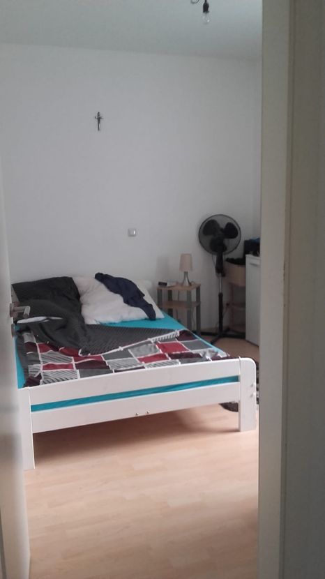 Schlafzimmer -- Kleine 2-Zimmer Wohnung mit Balkon und EBK in Lahnstein