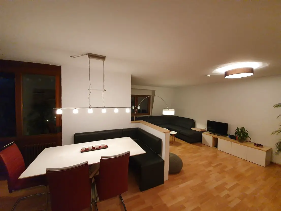 Wohnzimmer -- RESERVIERT - Sehr ansprechende Wohnung in ruhiger und zentrumsnaher Lage von Bad Krozingen