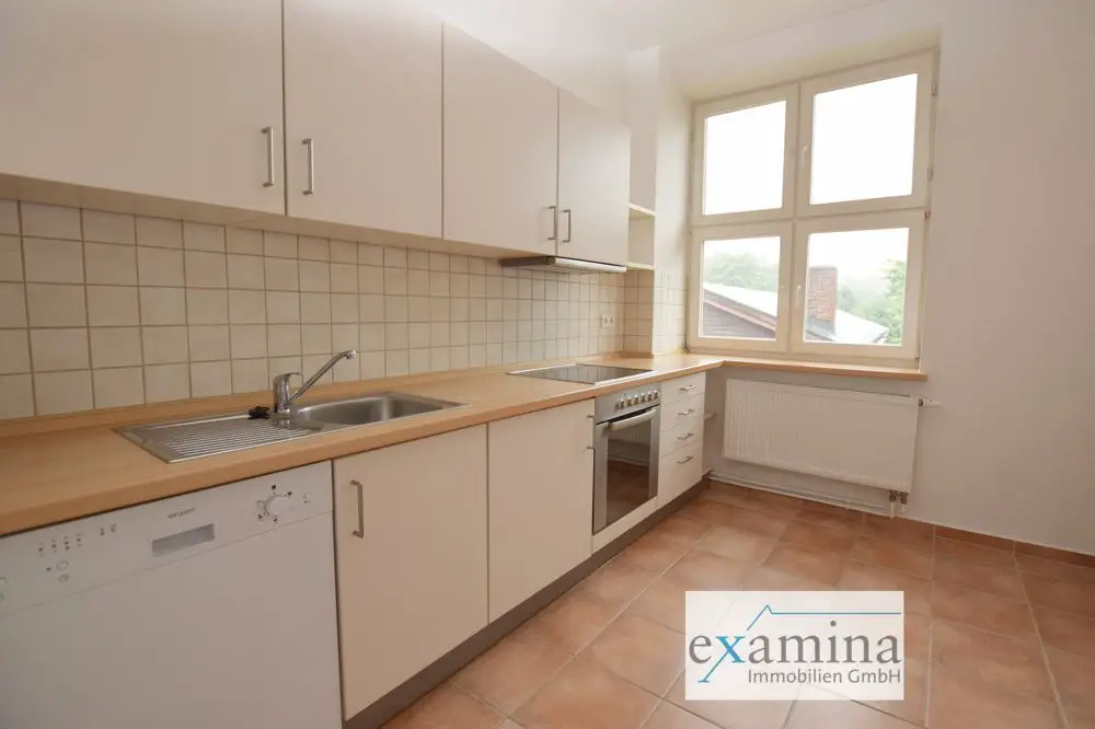 Küche -- Sehr schöne und zentrale 3 Zimmerwohnung mit Balkon in Flensburg zu vermieten!
