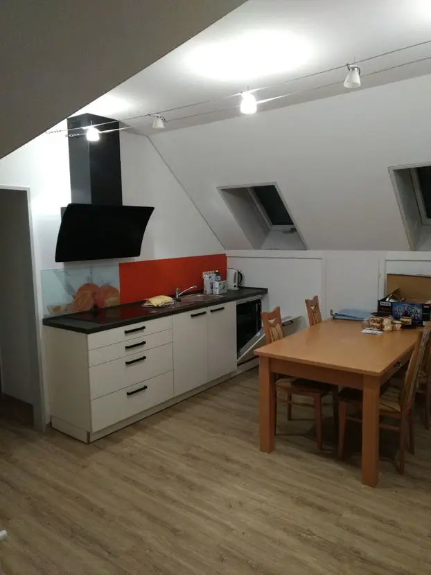 Küche mit Küchenzeile -- Wohnen/Arbeiten mitten in der Stadt 3-Raum-DG-Wohnung mit Einbauküche in Vilshofen