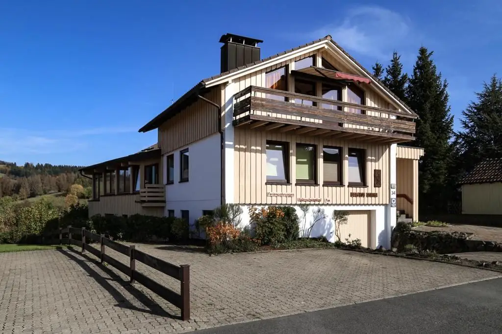 Außenansicht -- Sehr ruhig gelegenes Mehrfamilienhaus mit Blick auf den Harz