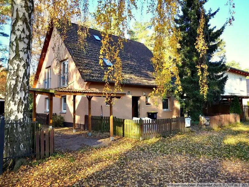 EFH -- Großzügiges Einfamilienhaus mit Einliegerwohnung, Sauna und Souterrain in Schildow