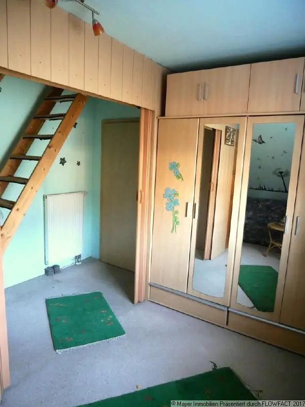 Zimmer OG -- Großzügiges Einfamilienhaus mit Einliegerwohnung, Sauna und Souterrain in Schildow