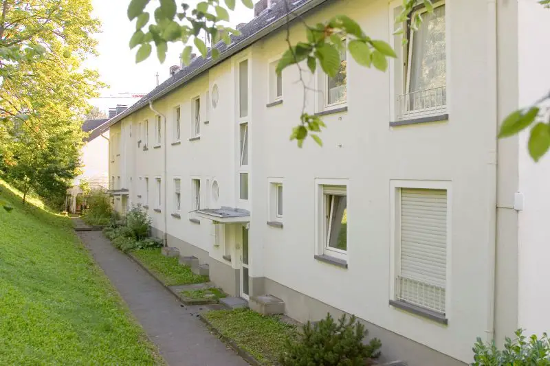 Ansicht -- Gut und sicher wohnen in der Genossenschaft - 4 ZKB, Balkon - schöne, ruhige Lage in Niederlahnstein