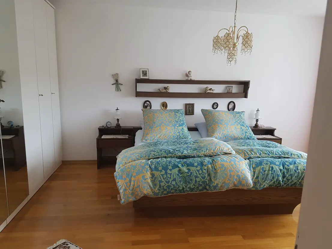 Schlafzimmer -- 4-Zimmer-Reiheneckhaus mit EBK in Grubweg, Passau