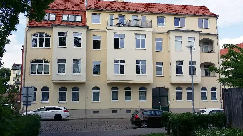 Hausansicht -- 2,5 Zimmerwohnung in Magdeburg-Stadtfeld zu vermieten